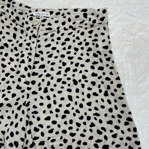 Moon River Short - Picture 3 of 10